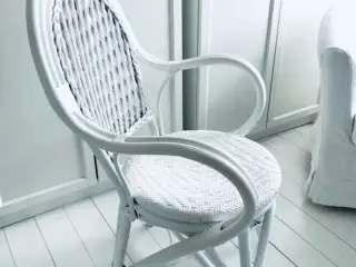 Ældre kurvestol med patina