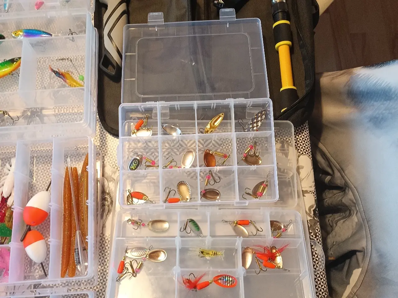 Billede 4 - Fiskegrej og stænger sælges
