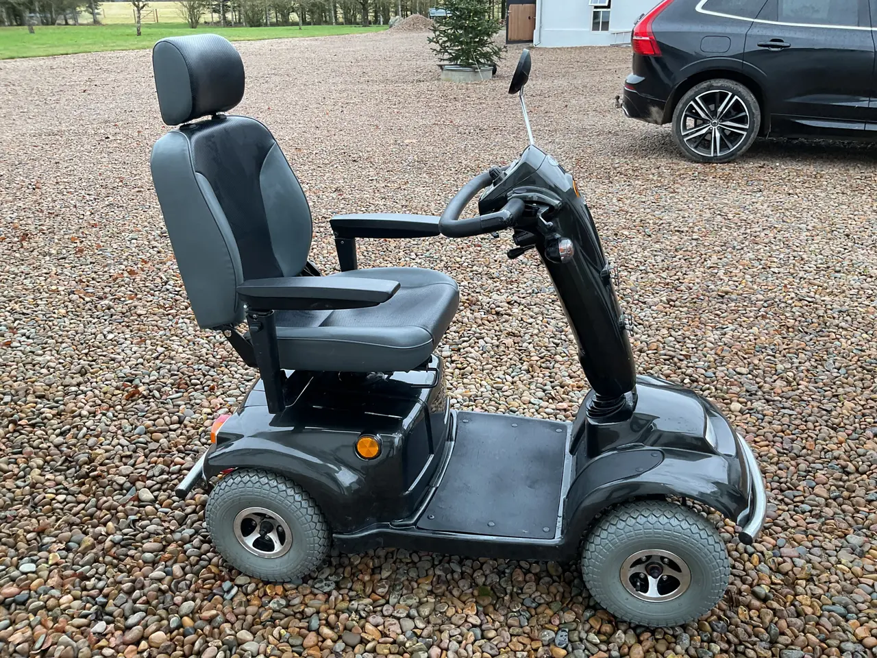 Billede 1 - Er den model med blanke kofangere.