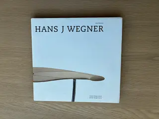 HANS J WEGNER   af  Jens Bernsen