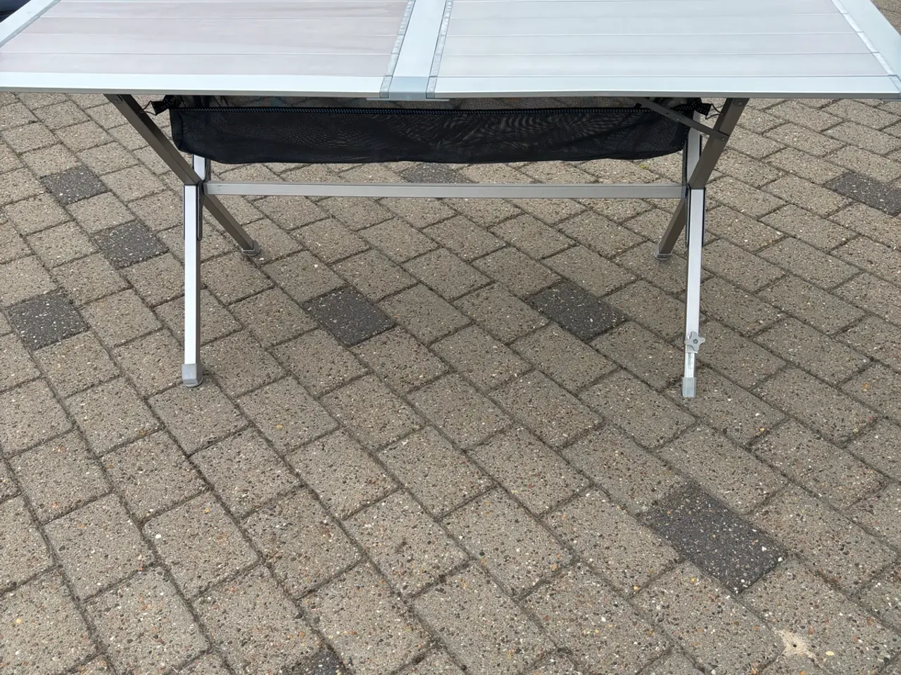 Billede 2 - Sammenklappeligt campingbord i aluminium