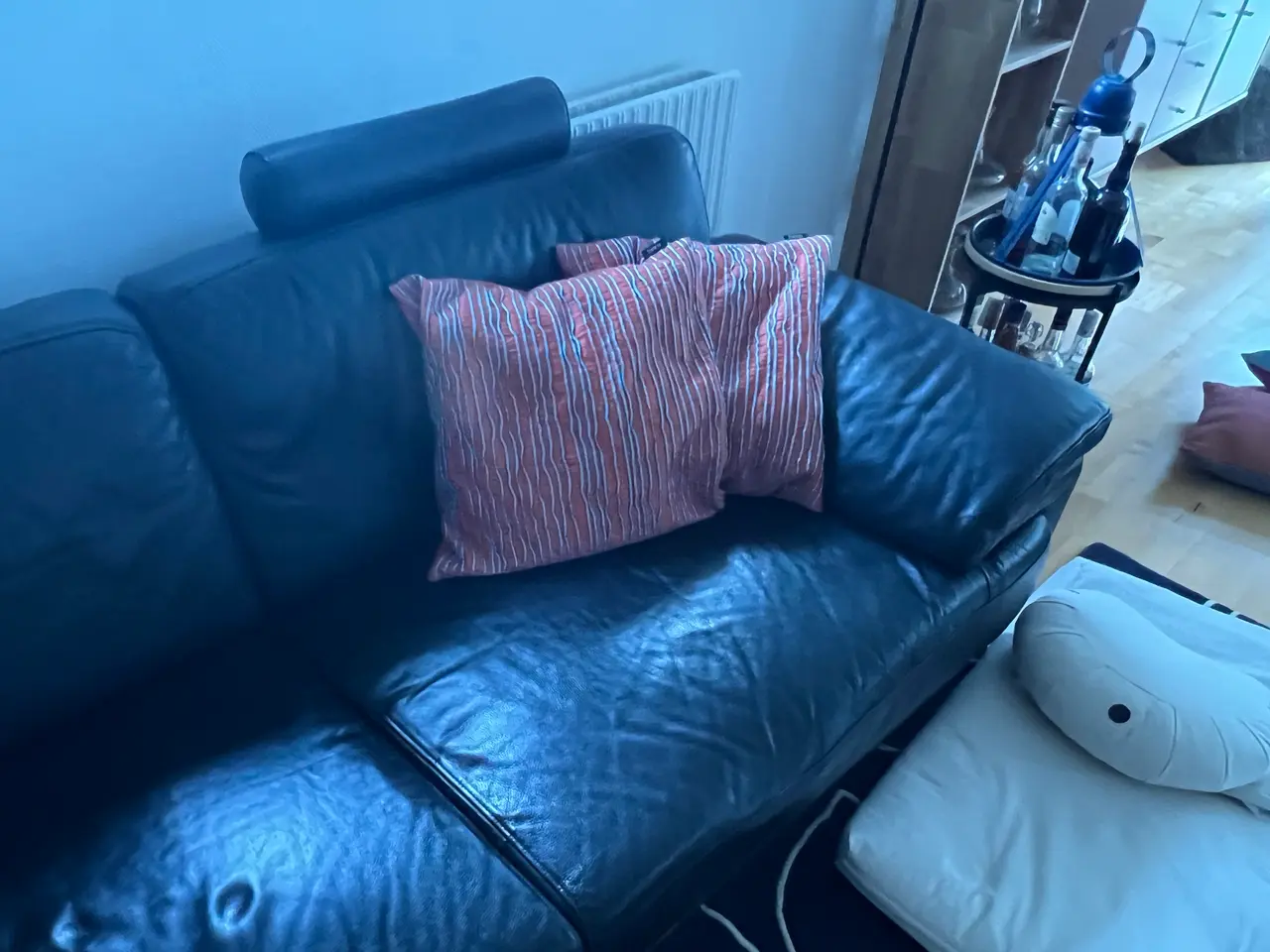 Billede 9 - Sort hjørnesofa i læder med chaiselong