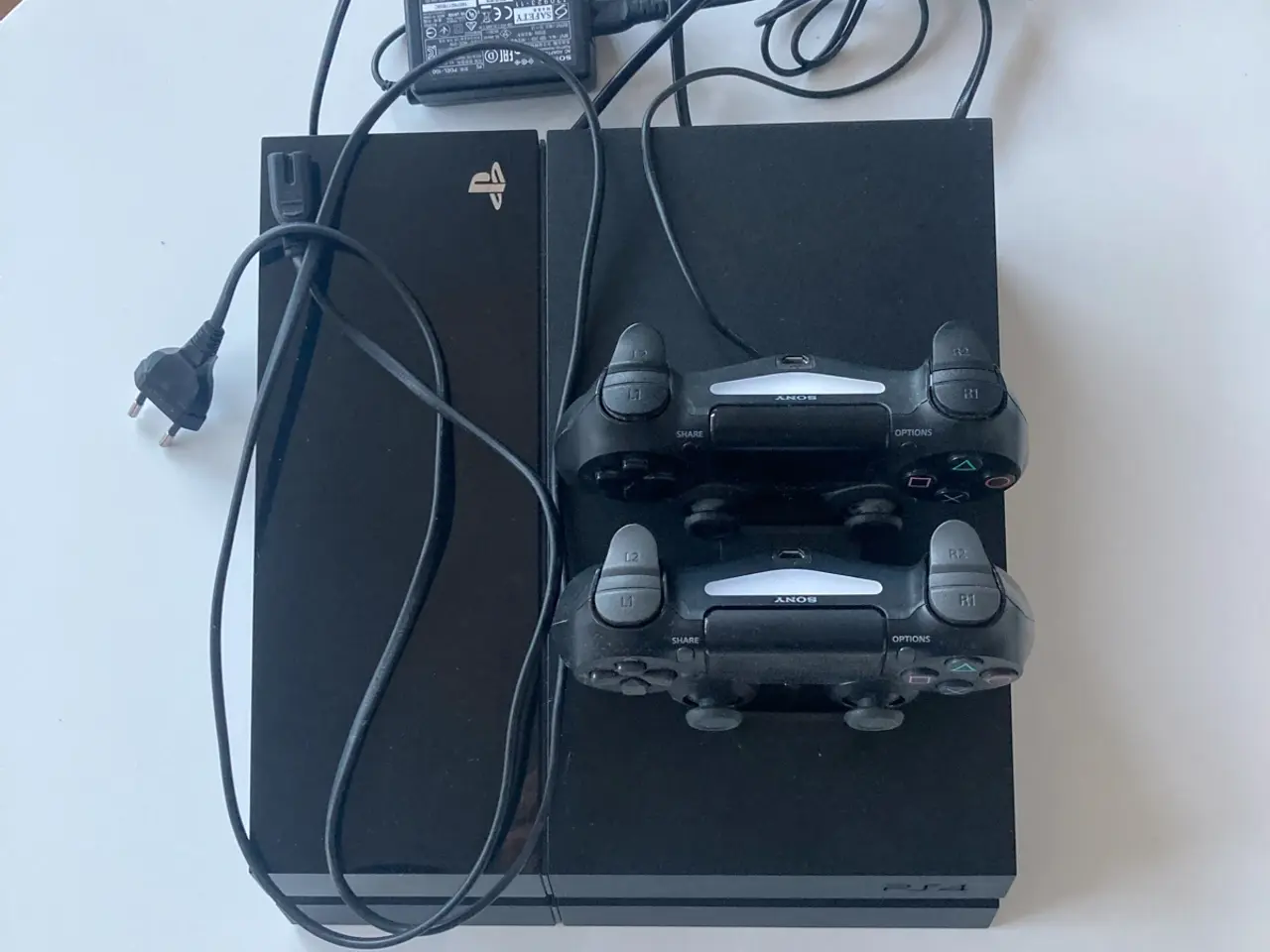 Billede 2 - PS4 + 2 controller + oplader + 7 spil