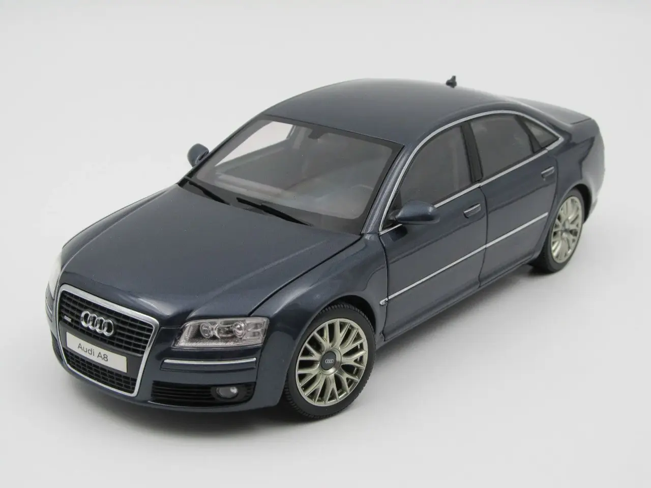 Billede 1 - 2006 Audi A8 4,2 TDI 1:18 Super sjælden model