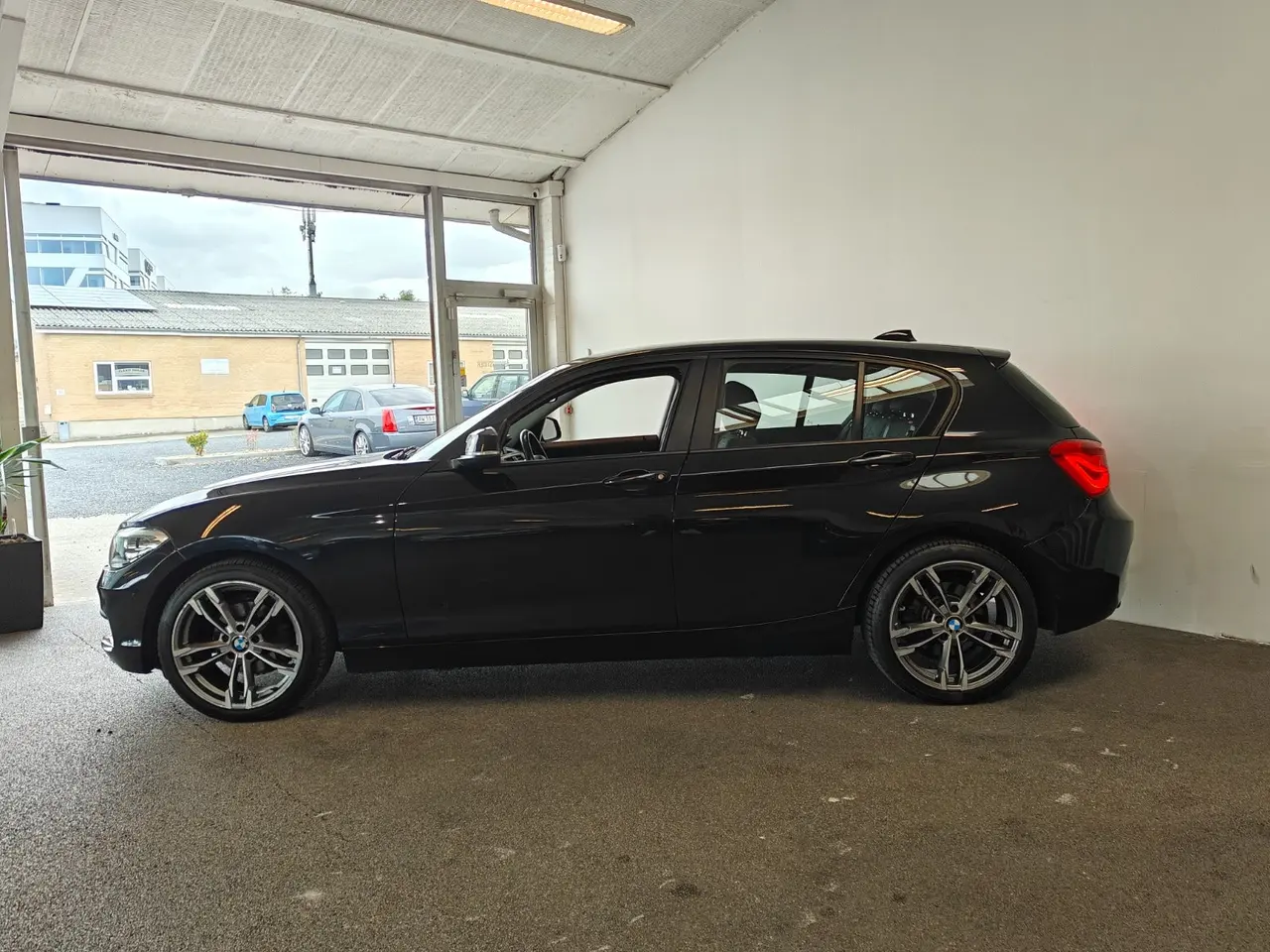 Billede 4 - BMW 118i 1,5 Connected aut.