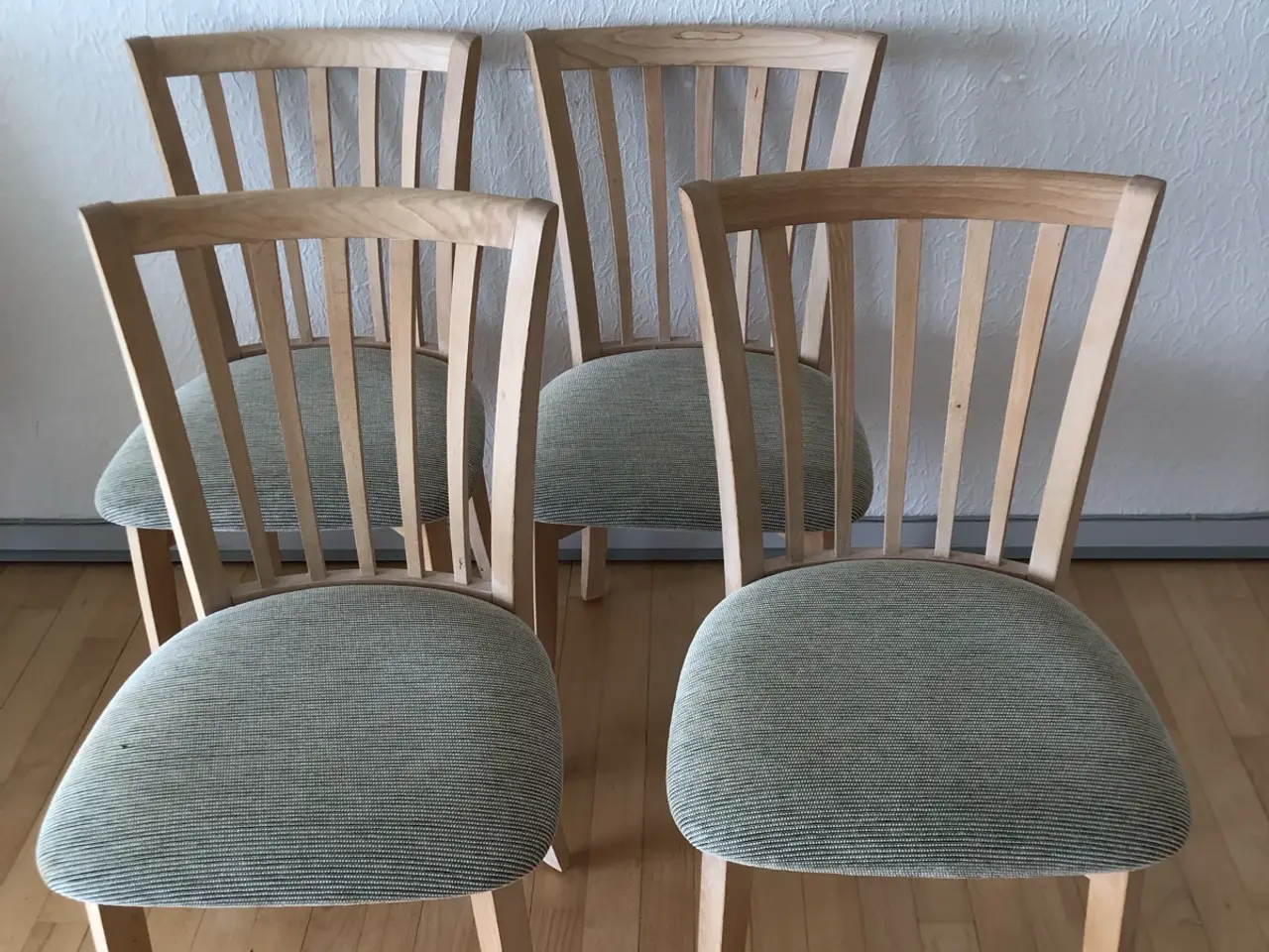 Billede 3 - Spisebord m/2 plader og 4 stole