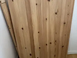 Nyslebet fyrretræs bord