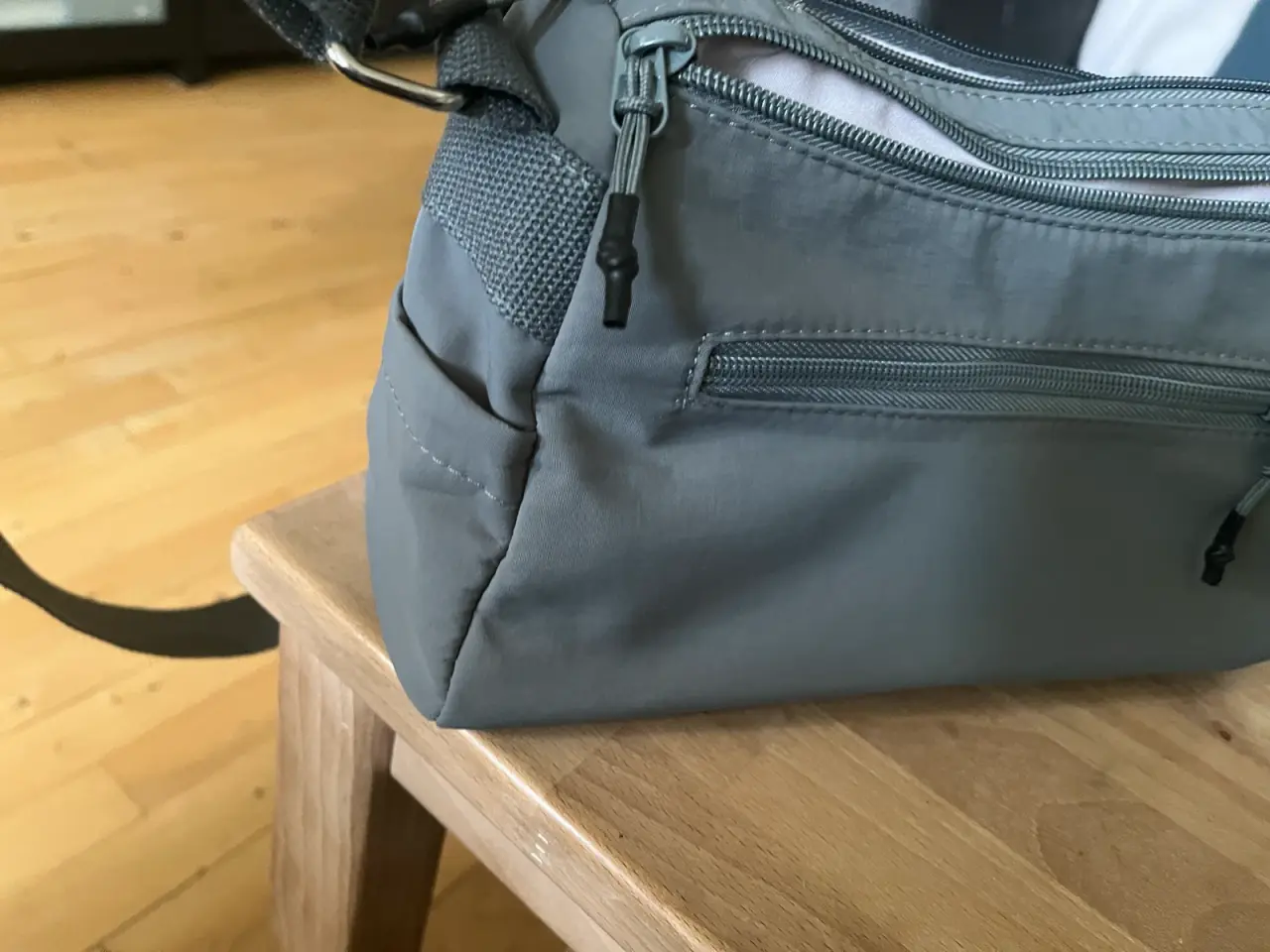 Billede 5 - Lille grå cross body taske
