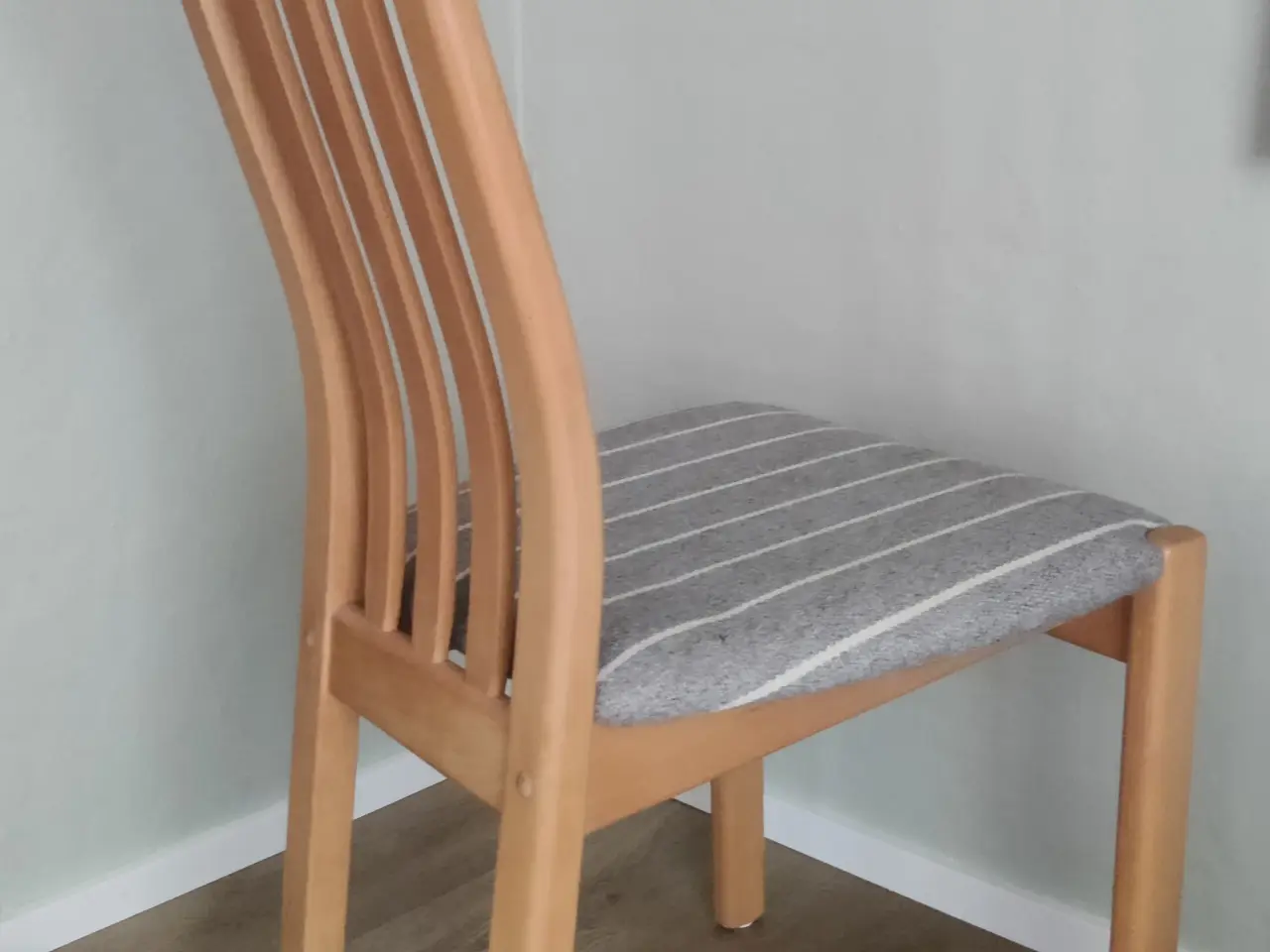 Billede 2 - Spisebord med 6 stole (Thorsø no. 18)