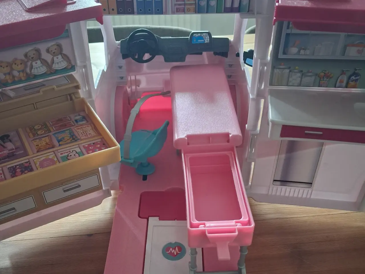 Billede 7 - Barbie ambulance