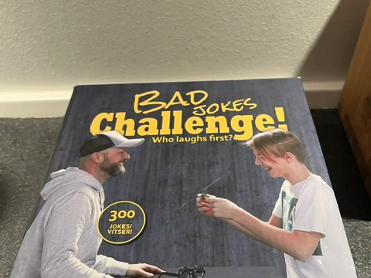 Billede 1 - Bad Jokes Challenge – Sjovt selskabsspil (Dansk/No