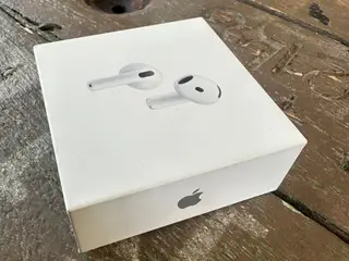 AirPods Pro 4 - Noice-canceling høretelefoner