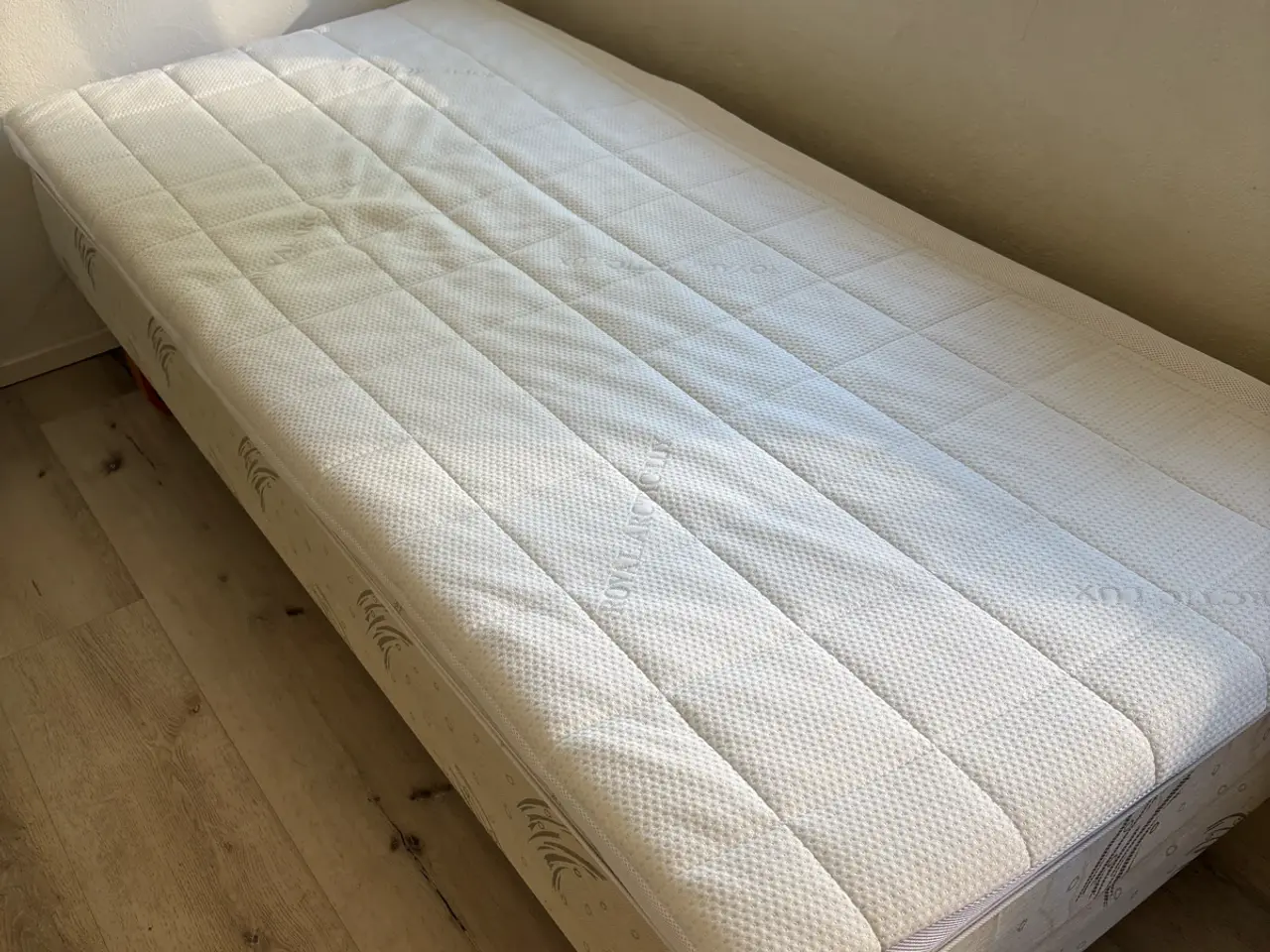 Billede 1 - Boxmadras med topmadras