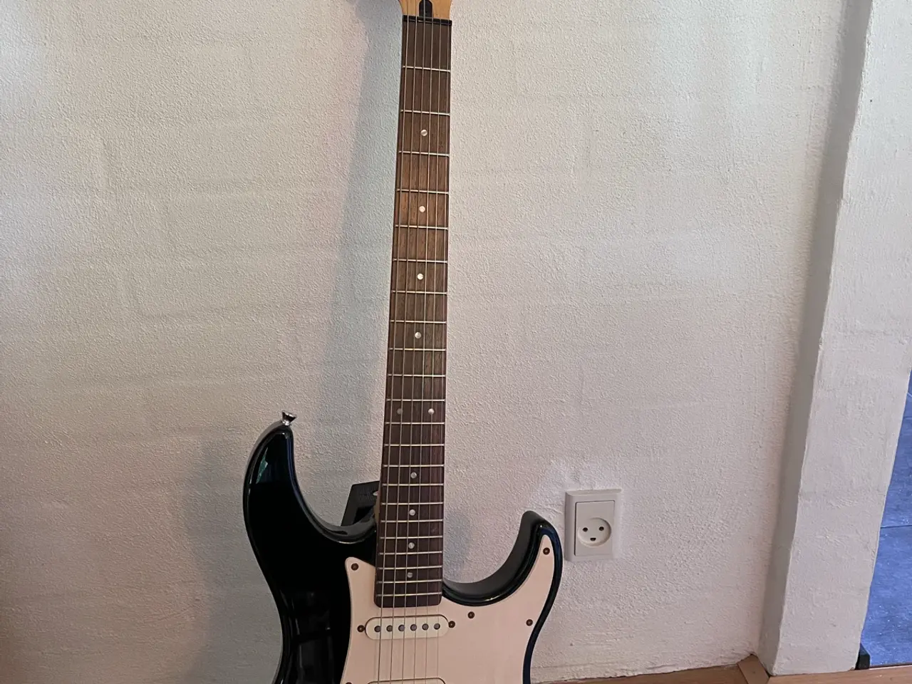 Billede 1 - Yamaha elguitar med forstærker