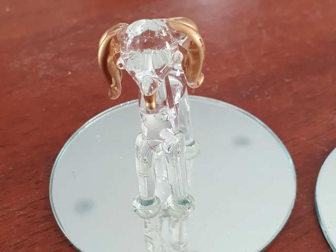 Billede 4 - Glas figur på spejlplade