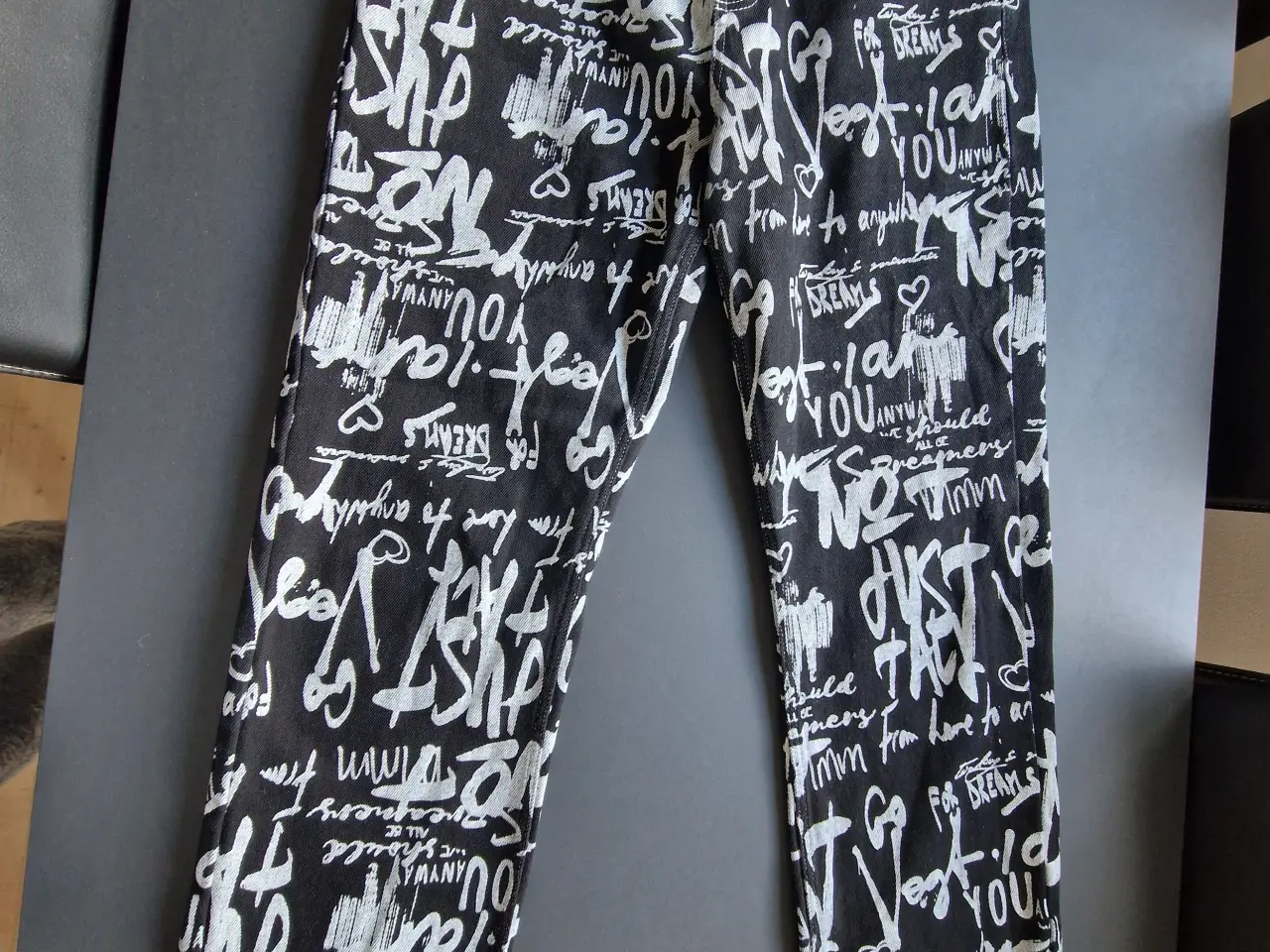 Billede 1 - Mønstrede jeans fra Afrika
