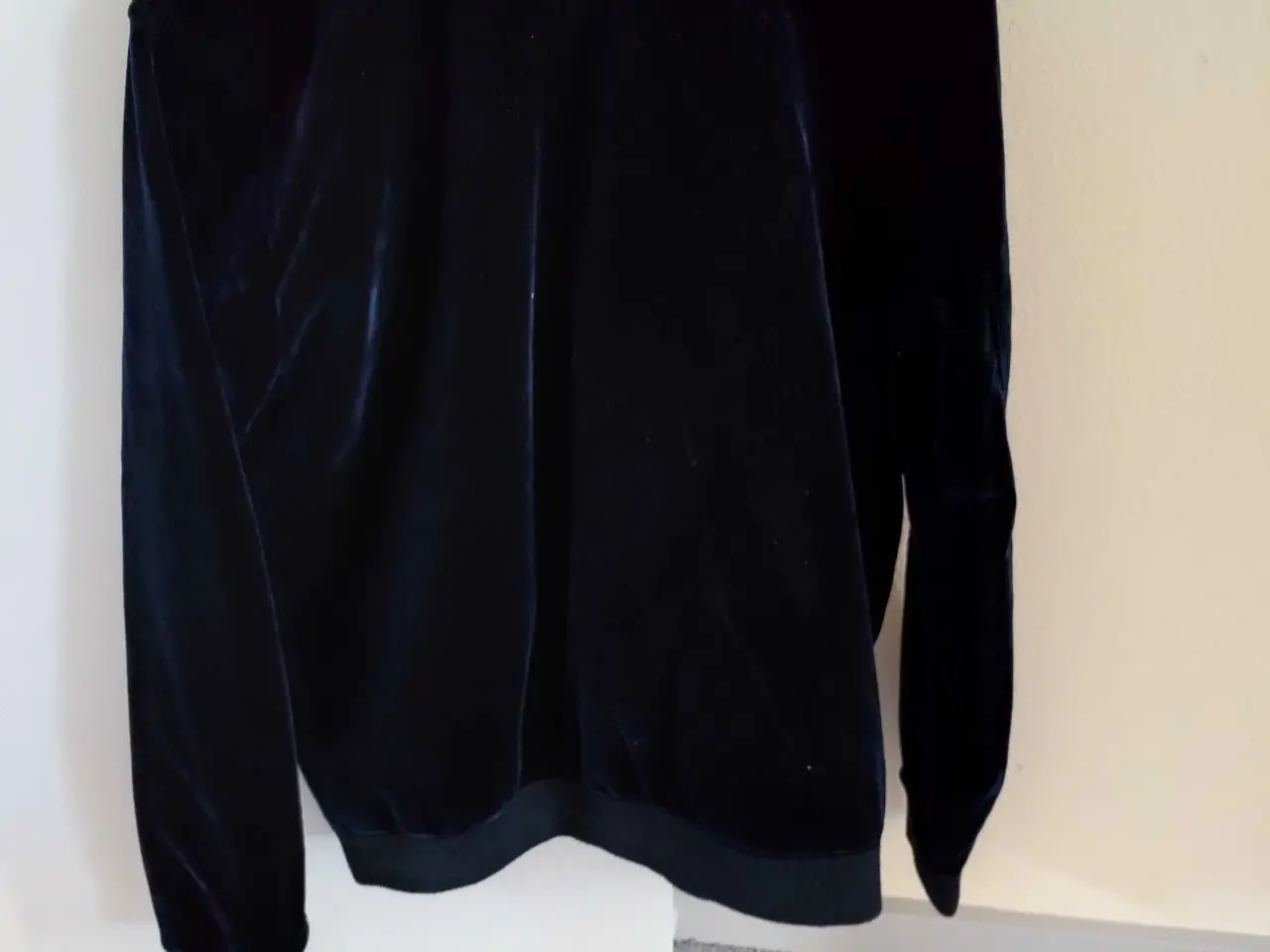 Billede 2 - Jakke i velour -som ny str M