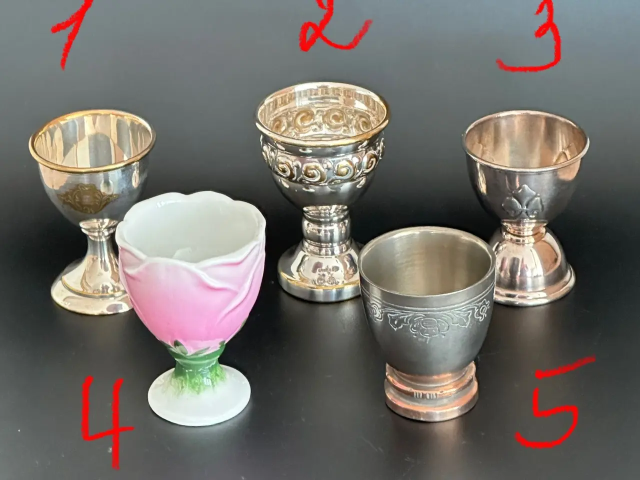 Billede 1 - Fem vintage æggebæger/dramglas af sølvplet, tin..