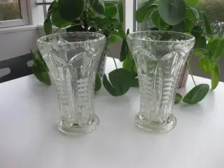 Gl. presset glasvase - Holmegård Glas