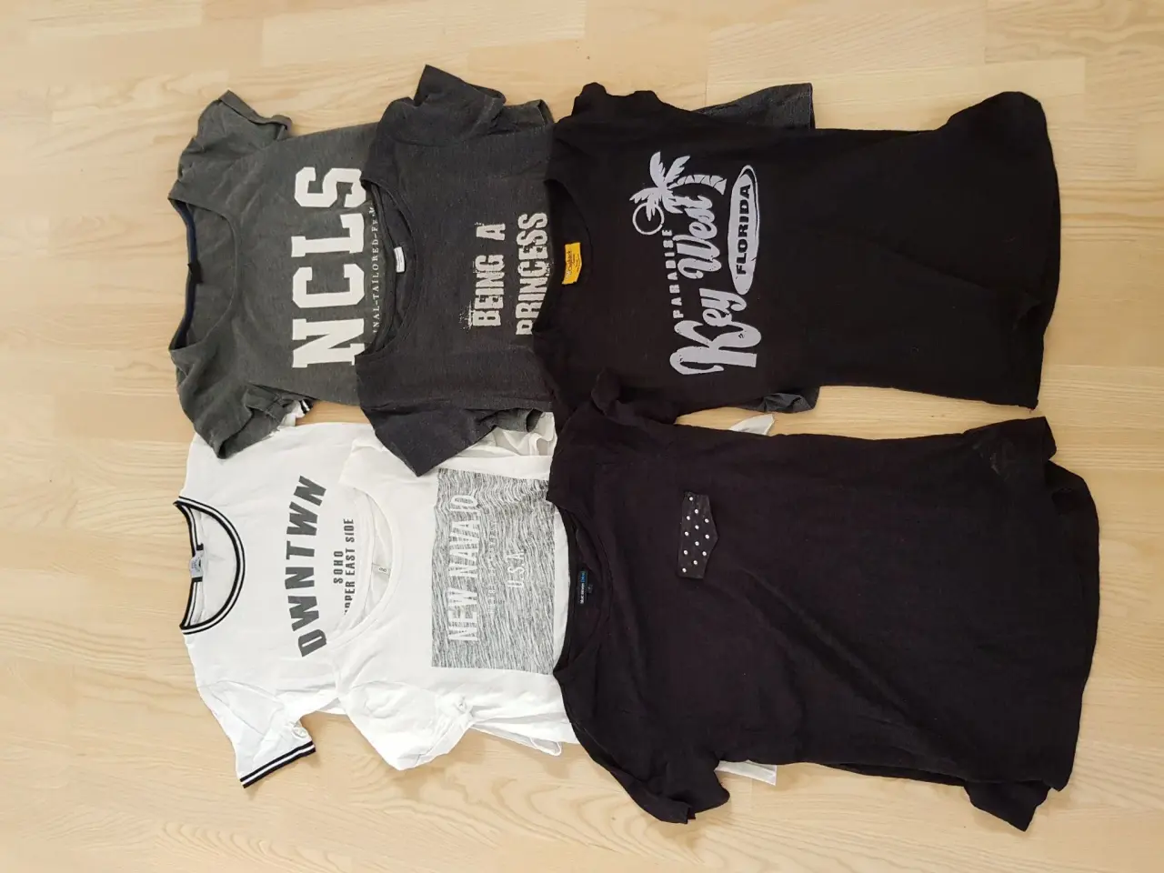 Billede 1 - 6 T-shirts str small