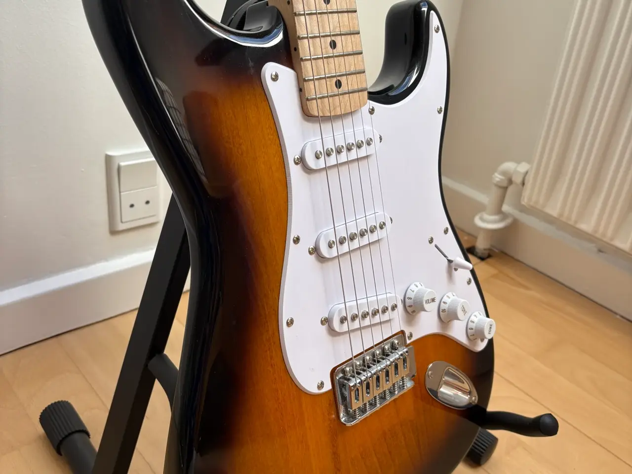Billede 4 - Squier Stratocaster Sunburst + Frontman 10G forstæ