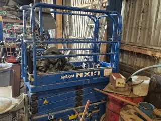 Upright 8 meters lift