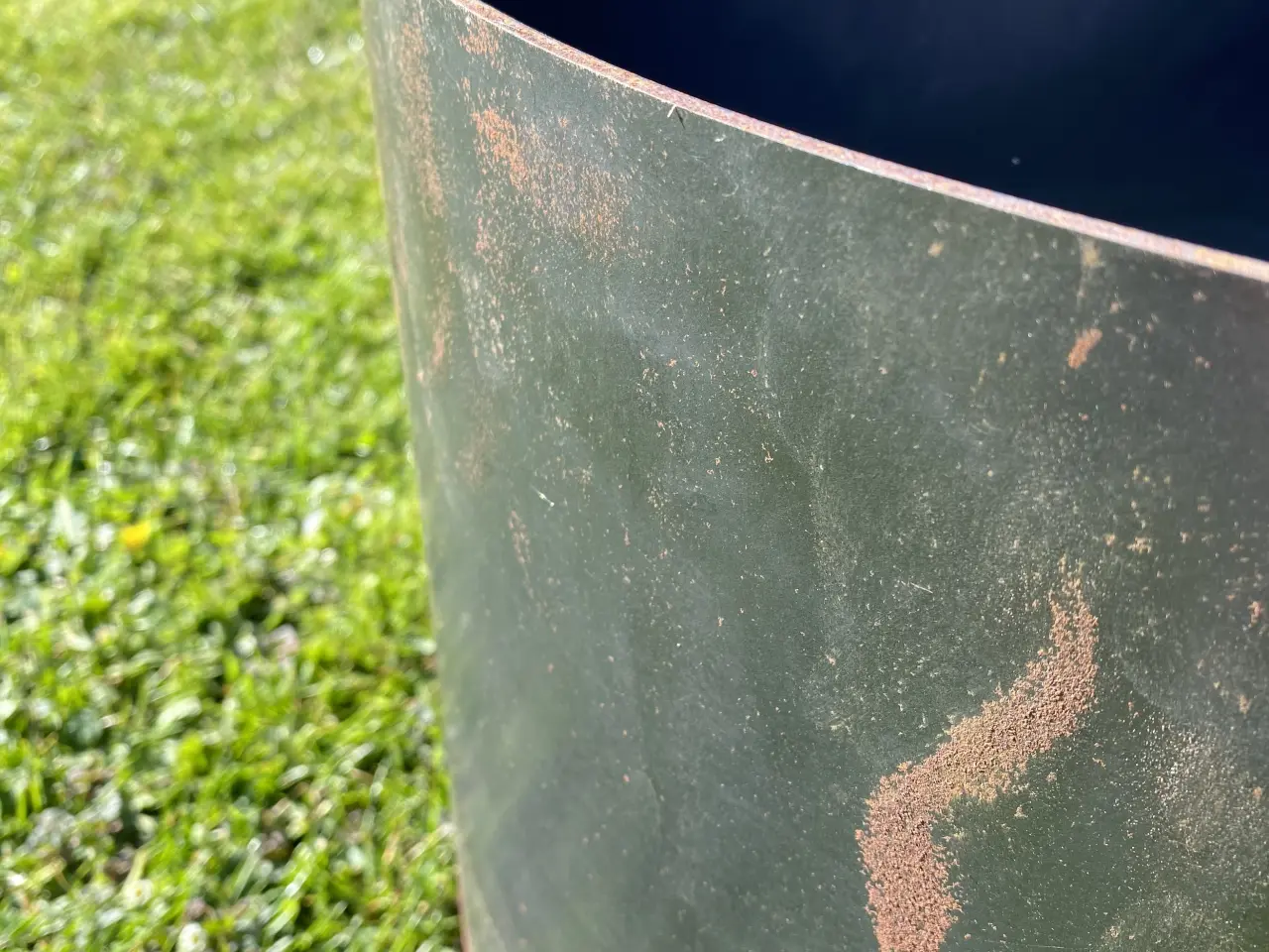 Billede 3 - Rund corten plantekasse – moderne og holdbar
