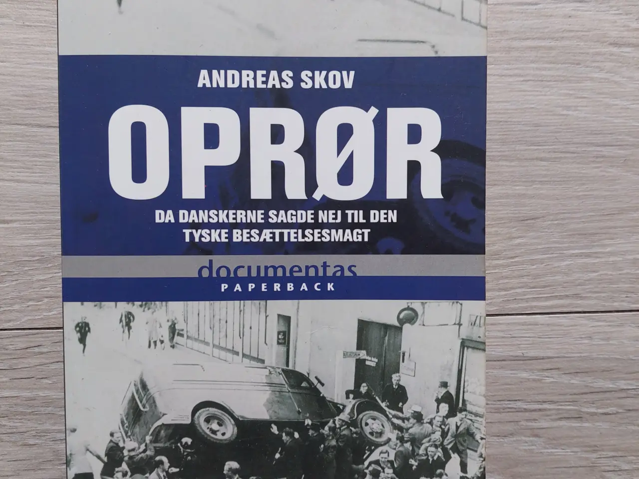 Billede 1 - Oprør bog af Andreas skov