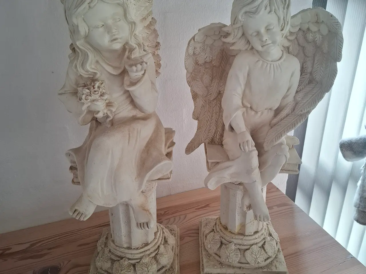 Billede 1 - Englefigurer på sokkel dekoration cremefarvet