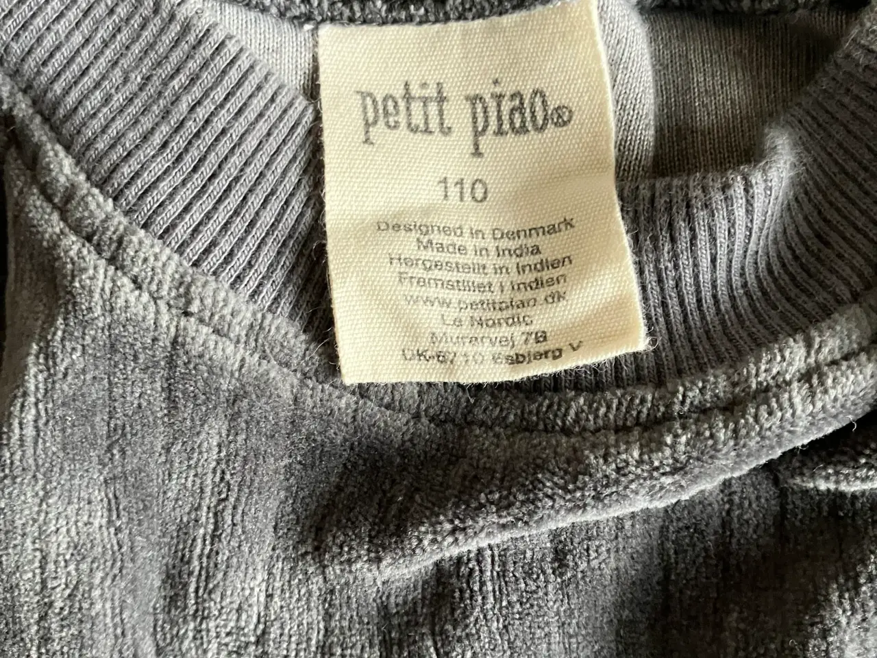Billede 2 - Grå blød kjole fra Petit Piao, str. 110