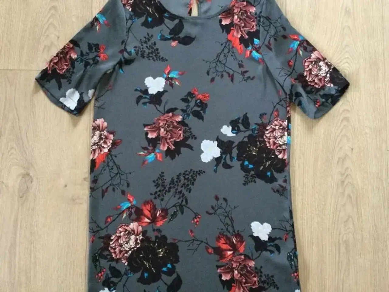 Billede 5 - *Ny* ONLY sommerkjole str. 36