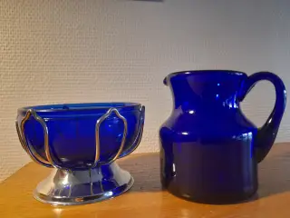 Blå glasting, skål & kande, velholdte.