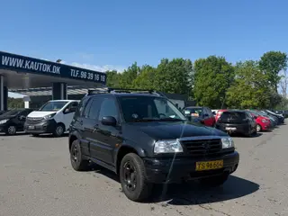 Suzuki Grand Vitara 2,0 m\ aircondition 4x4 128HK Van