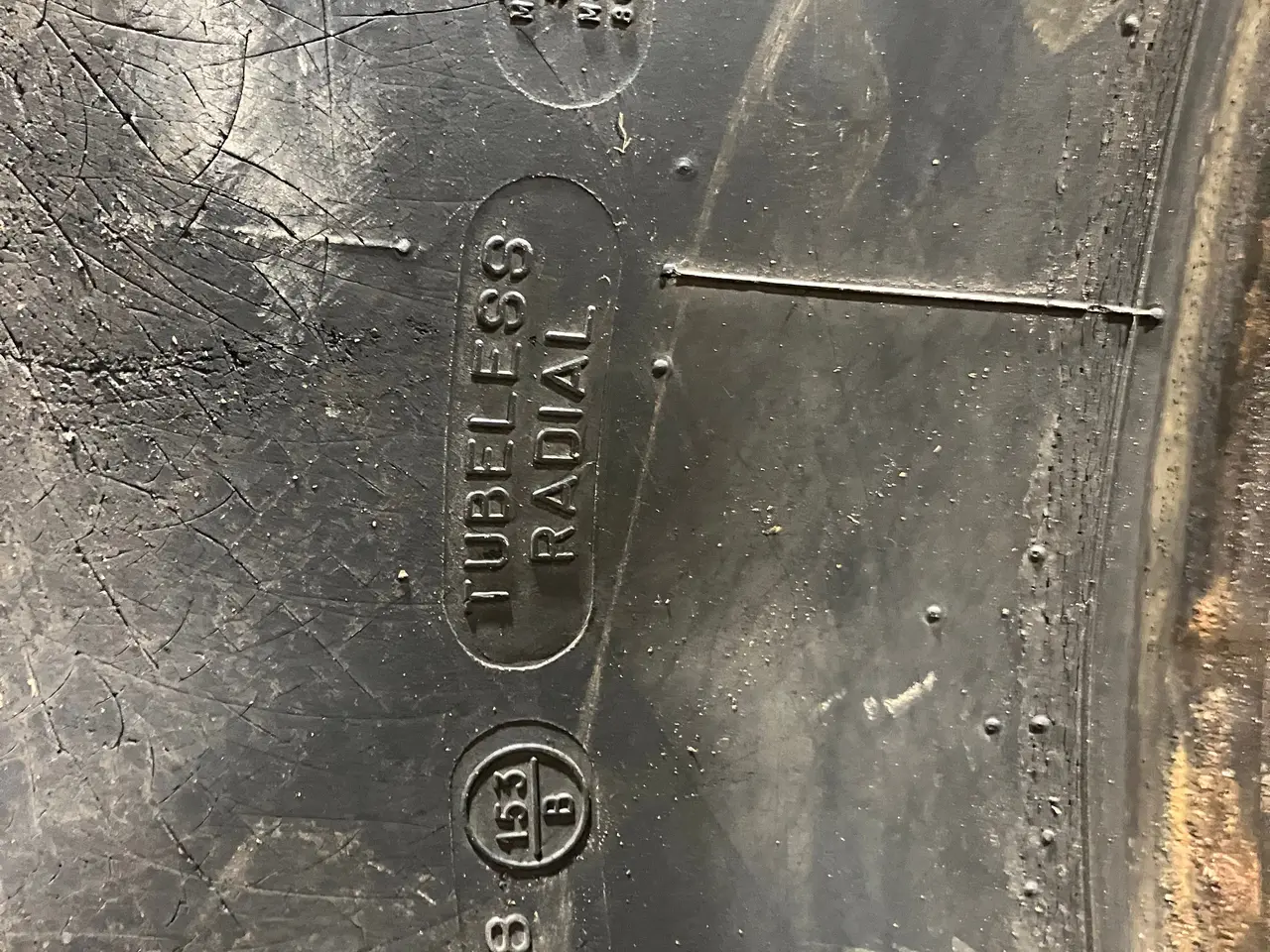 Billede 4 - 600/65-38 Michelin traktordæk XM 108
