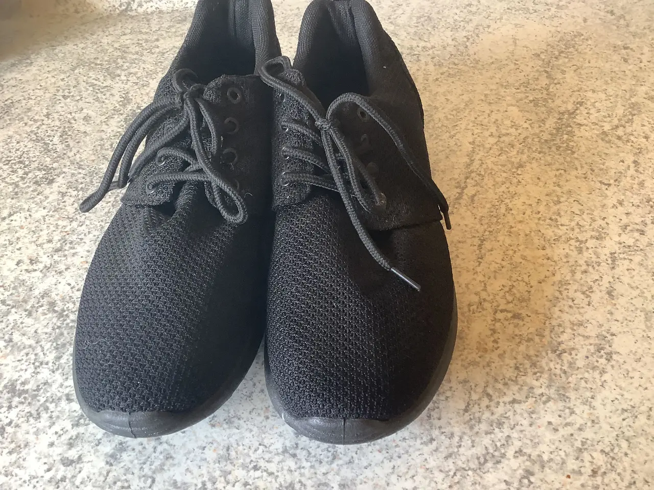 Billede 2 - Helt nye sneakers str. 40. Sålens længde 25,5 cm.