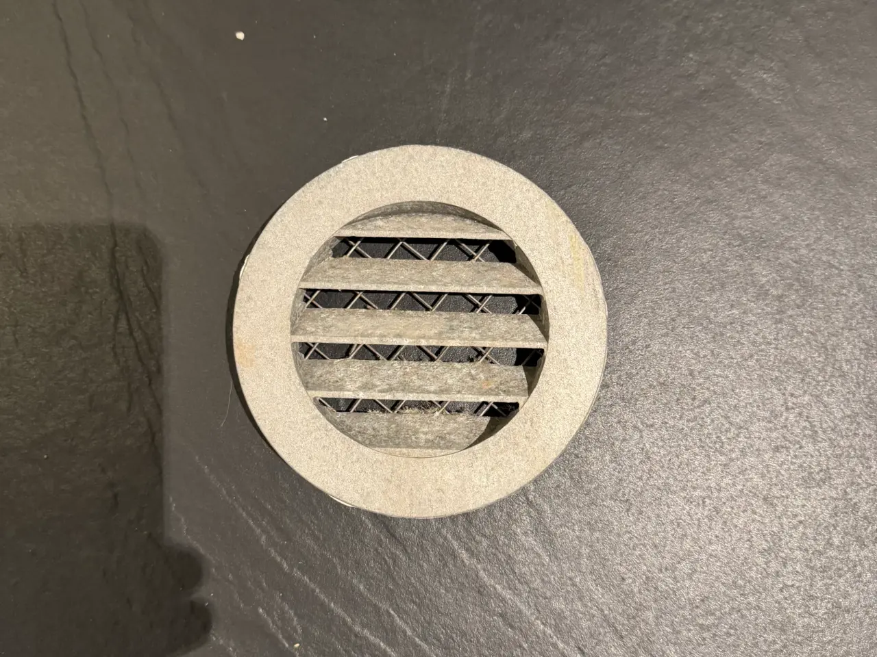Billede 1 - Udvendig rist til ventilation