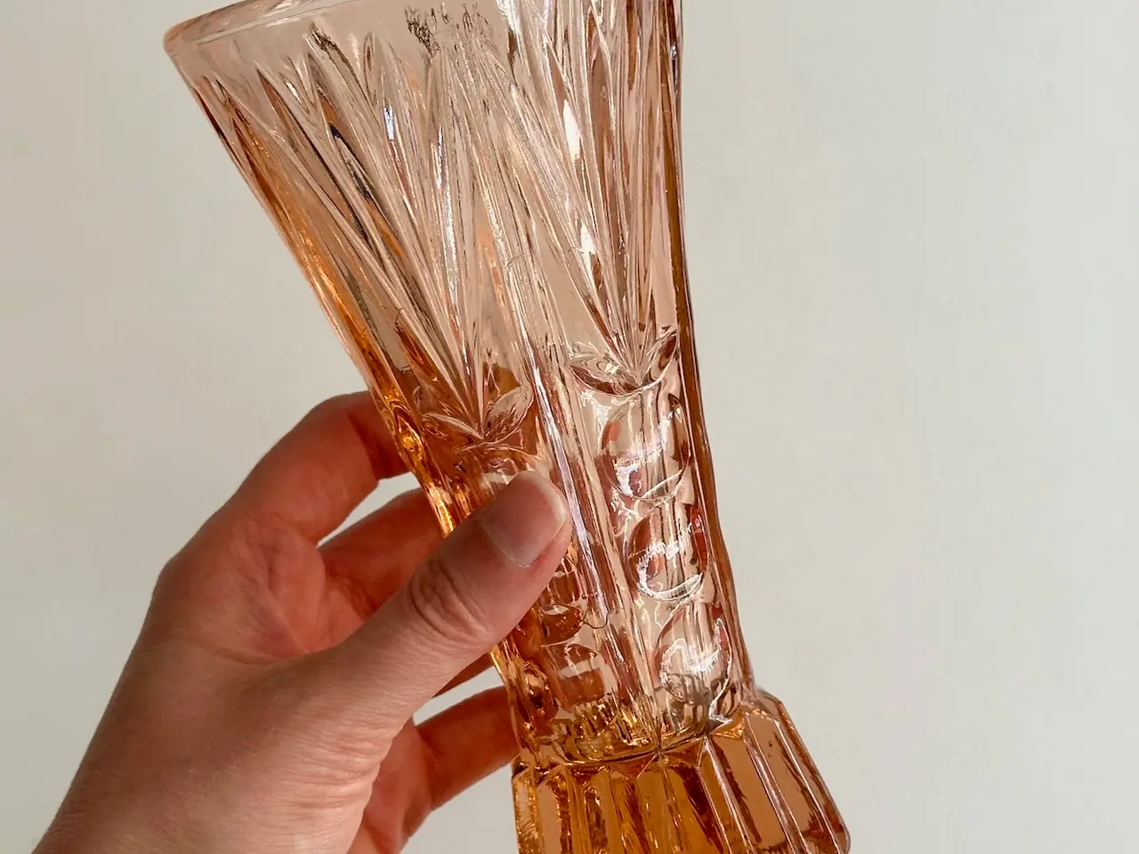 Billede 4 - Laksefarvet vase, presset glas