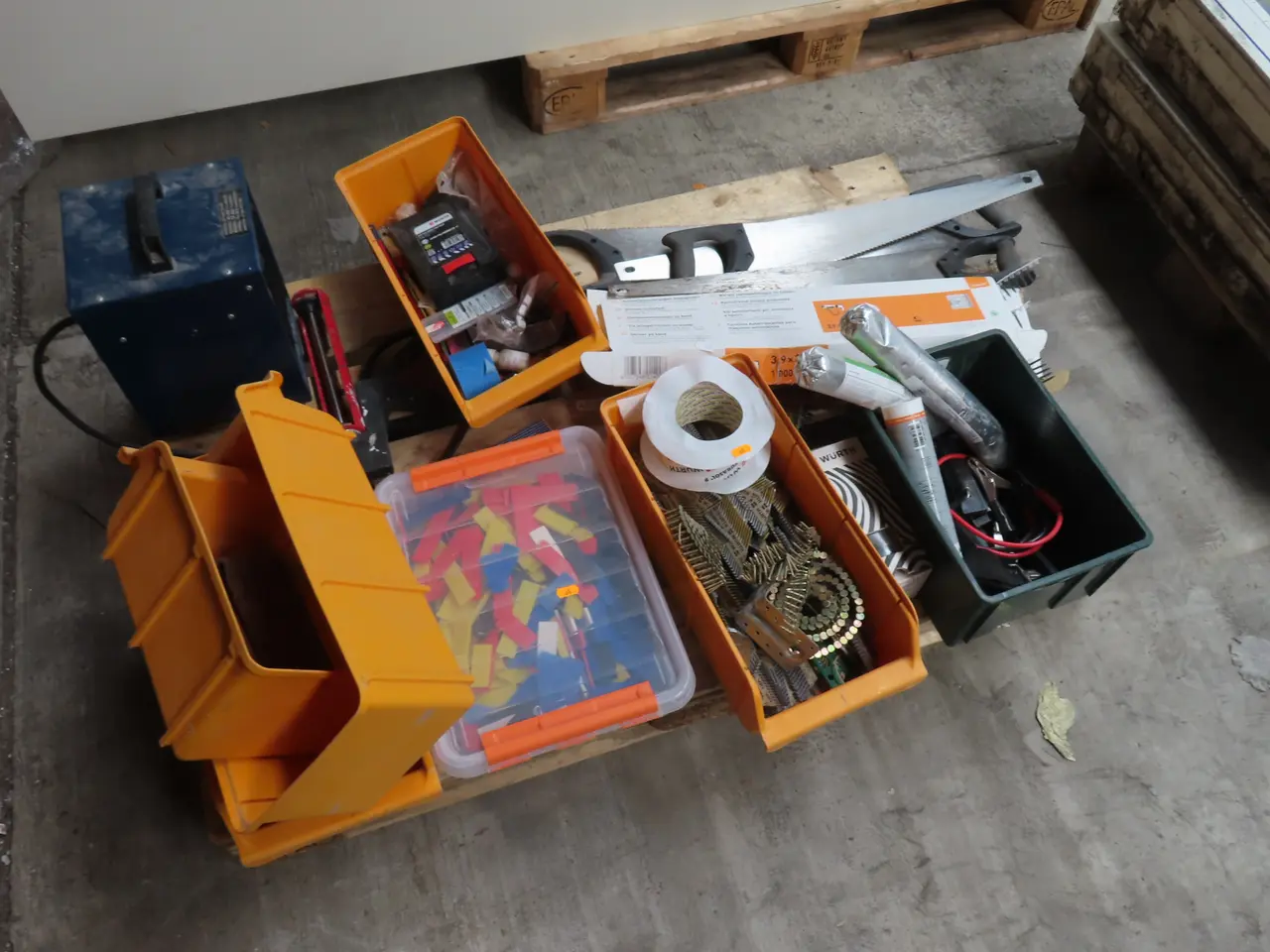 Billede 1 - Indhold på palle