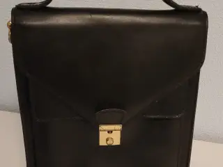 Herretaske i sort læder 