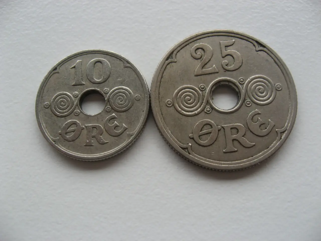 Billede 2 - Færøerne Flotte 10 & 25 ører 1941 u/hjerte