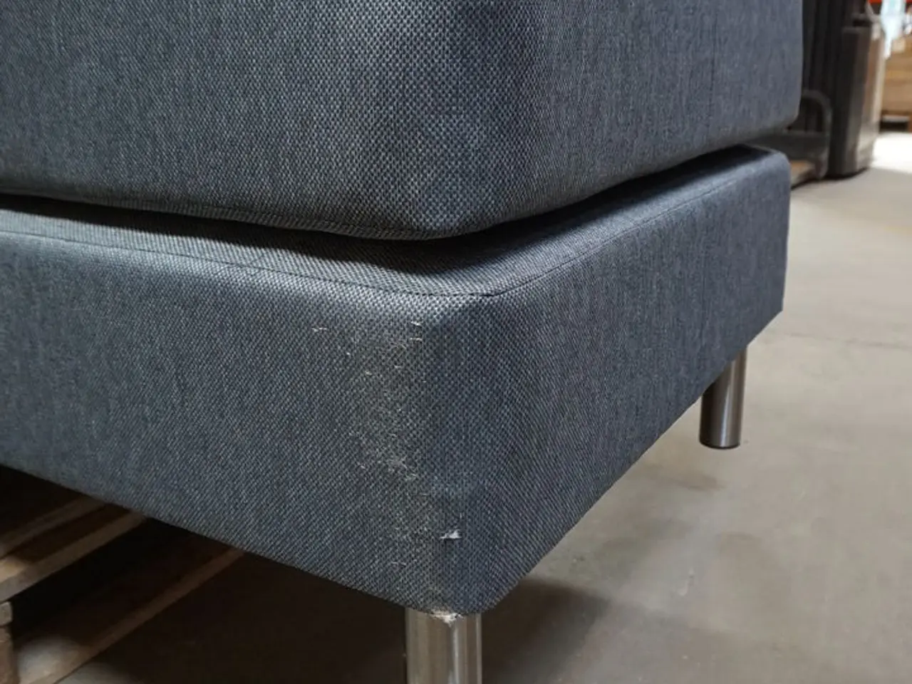 Billede 4 - Nordisk Fjer boxmadrasseng 180x200 cm med stålben og topmadras