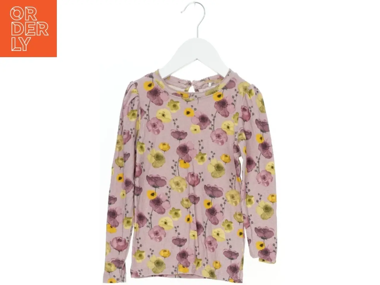 Billede 1 - Langærmet bluse med blomsterprint fra Name It (str. 104)