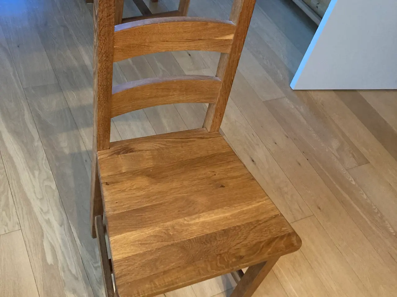 Billede 3 - Spisebord og 8 stole
