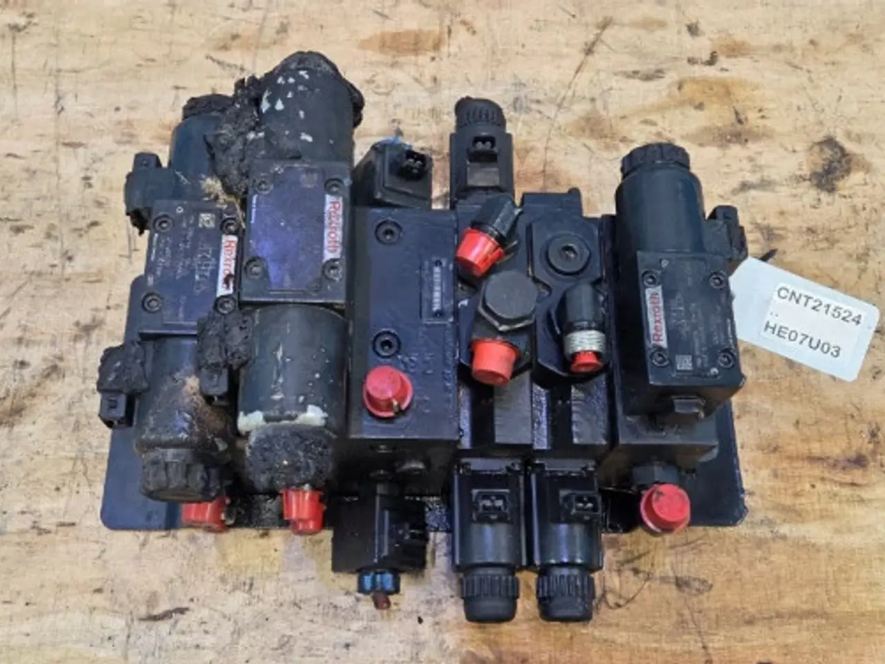 Billede 3 - New Holland CR9.90 Hydraulikventil 84457511
