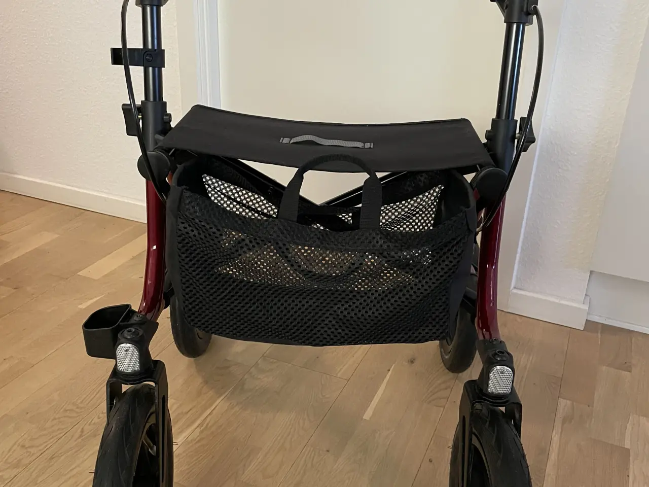 Billede 1 - Solid TAIMA rollator. Store luftfyldte hjul.