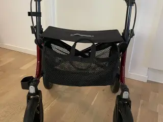 Solid TAIMA rollator. Store luftfyldte hjul.