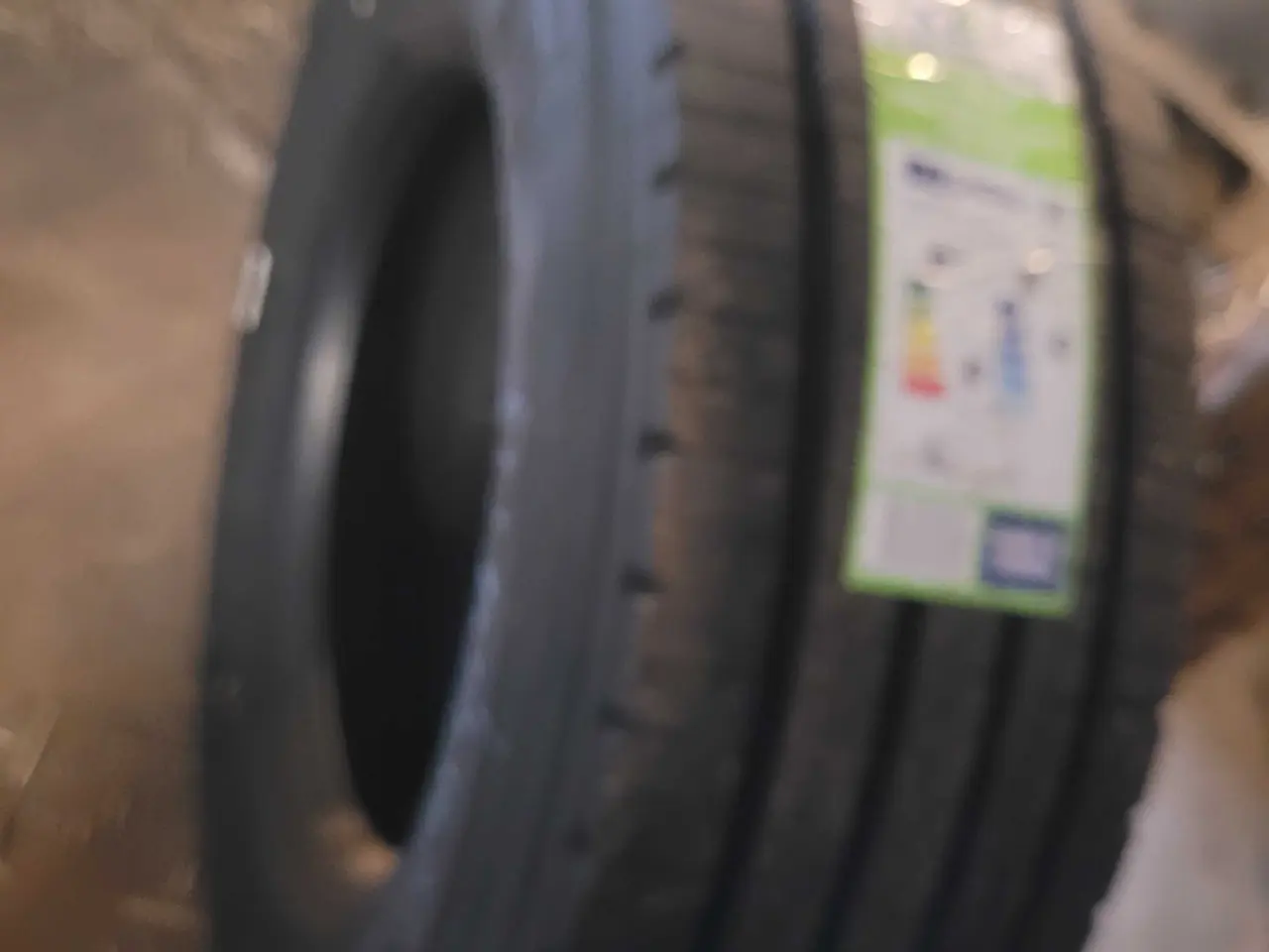 Billede 1 - 265 / 70 R 17,5 Dæk