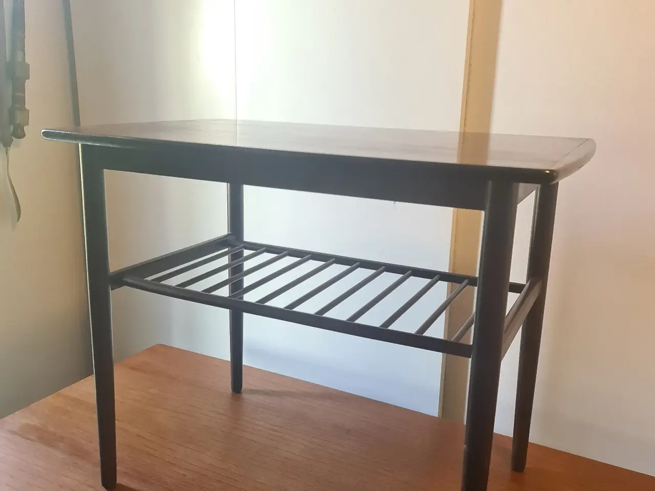 Billede 1 - Dansk sidebord /sofabord med tremmehylde