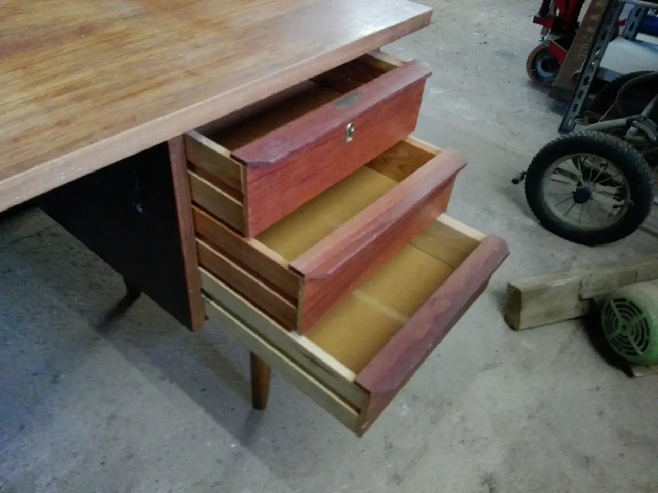 Billede 3 - Retro skrivebord med runde ben