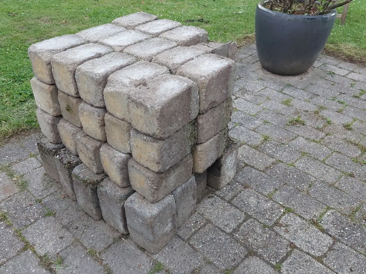 Billede 1 - Kantblokke Holmegårdsten ca 72 stk.